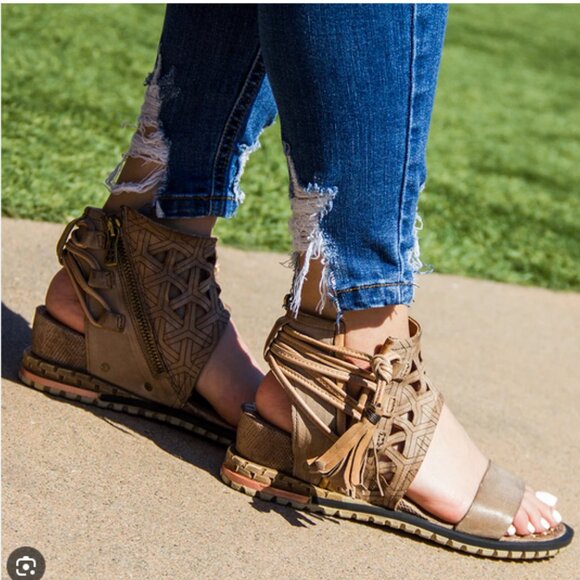 Black Leather Sandals - Picture 12 of 12